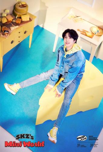 han jisung sitting on abnormally large piece of cheese puzzl