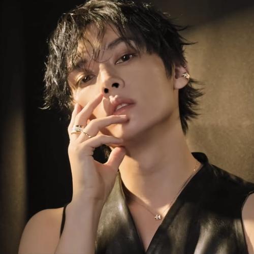 lino no auge da beleza