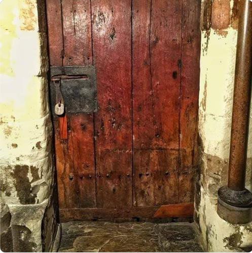 1k year old door still in use