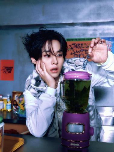 lee know starlight com seu liquidificador ta lindo dms