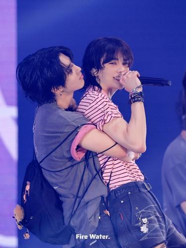 hyunsung hug