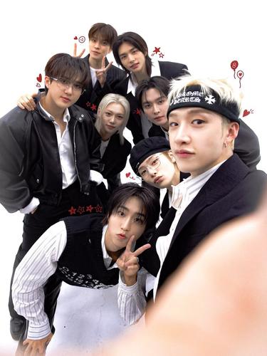 skz branco oitavo aniversario meu tudinho
