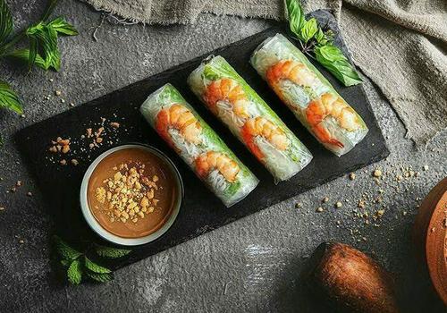 Fresh Spring Rolls with Prawns and Peanut Sauce